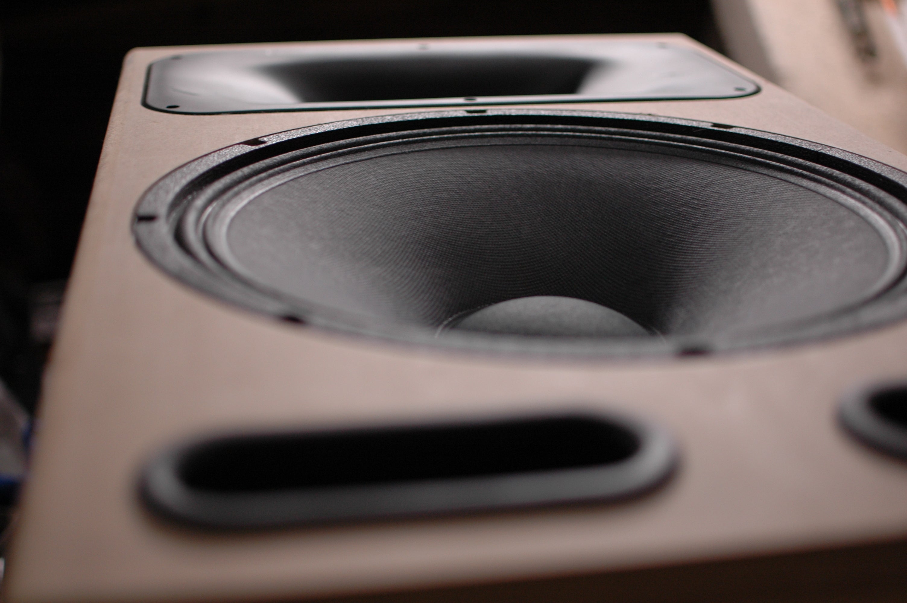 Do constant directivity speakers offer a better listening experience?